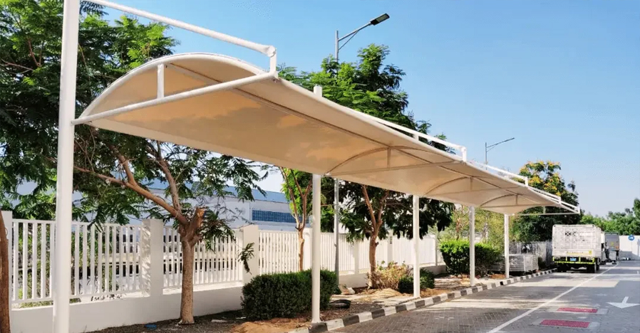 مظلات مواقف السيارات في دبي